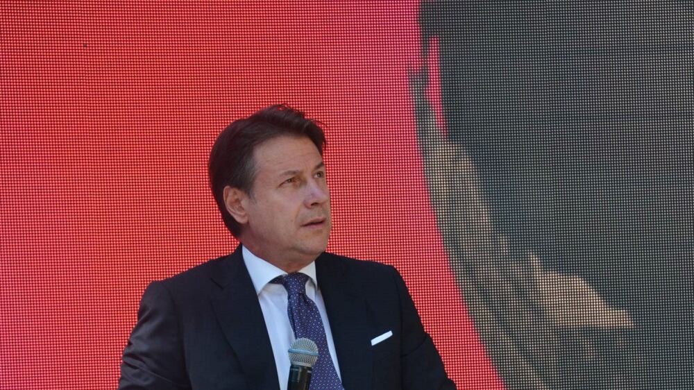 Conte zittito dalla preside di suo figlio: "Nulla è lineare. Ragazzi nelle verande"