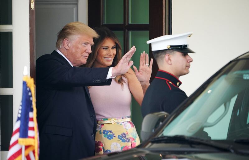 Melania Trump nell'orto con i tacchi: foto 7