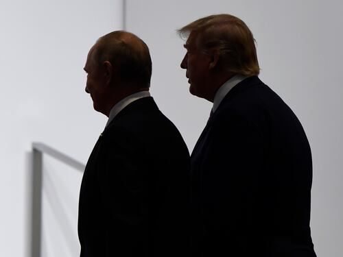 Conflitto congelato, Kiev fuori dalla Nato e Donbass annesso: "Putin apre a Trump"