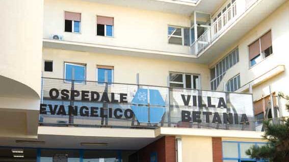 "Un minuto in più e sarebbe morto". Bimbo di un anno salvato dai carabinieri
