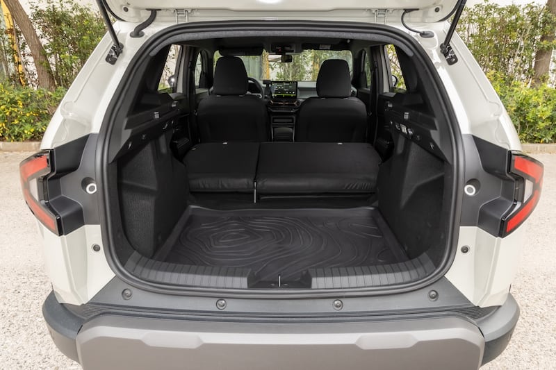 Dacia Duster 2024: guarda la gallery del nuovo SUV, anche ibrido o GPL 17