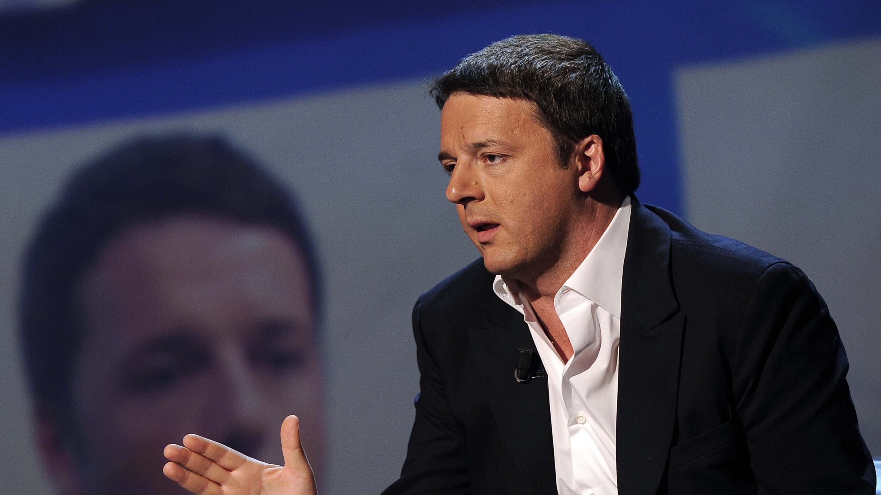 Pd, 14 senatori si autosospendono. Renzi insiste: "Non lascio il Paese a Mineo"