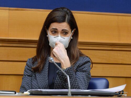 La Boldrini bacchetta gli Azzurri: "Inginocchiatevi"