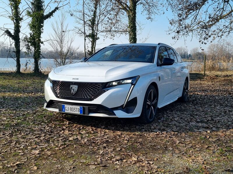 Peugeot 308 SW, guarda le foto 2