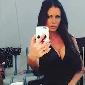 Antonella Mosetti hot, la scollatura arriva all'ombelico 5
