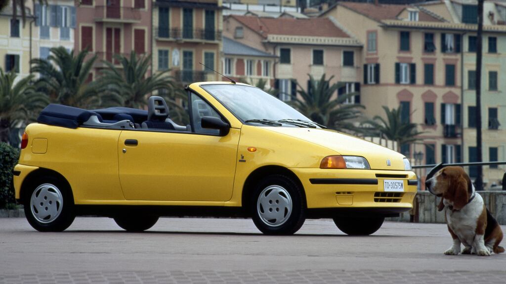 Fiat Punto Cabrio, 30 anni per l'utilitaria sbarazzina