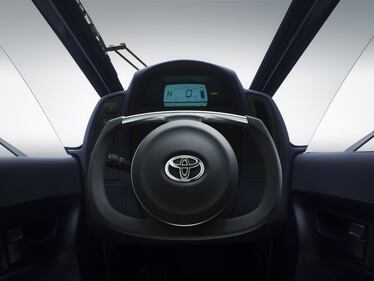 Toyota i-Road, auto e moto si incontrano 10