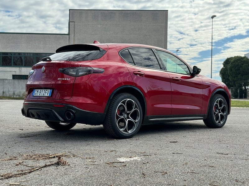 Alfa Romeo Stelvio 2024: guarda la gallery del restyling dell'amato SUV italiano 8
