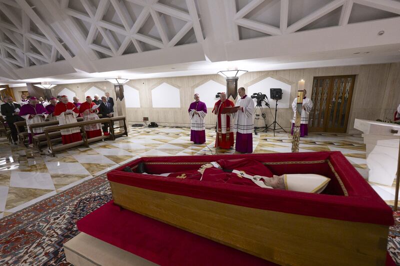 Le prime foto della salma di Papa Francesco 10