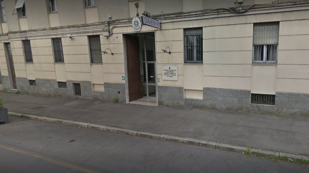 Parma, pusher nigeriano cerca di ingoiare cocaina e morde militare