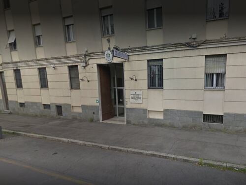 Parma, pusher nigeriano cerca di ingoiare cocaina e morde militare