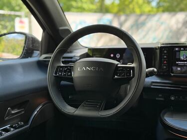 Lancia Ypsilon MHEV: guarda la gallery della nuova citycar premium italiana 18