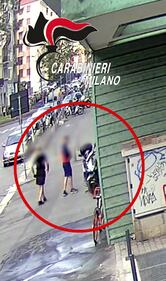 Scooter rubati, botte, furti: così derubavano i ragazzini davanti ai locali di Milano 5