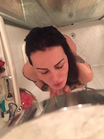 Nina Moric hot dopo la doccia 12