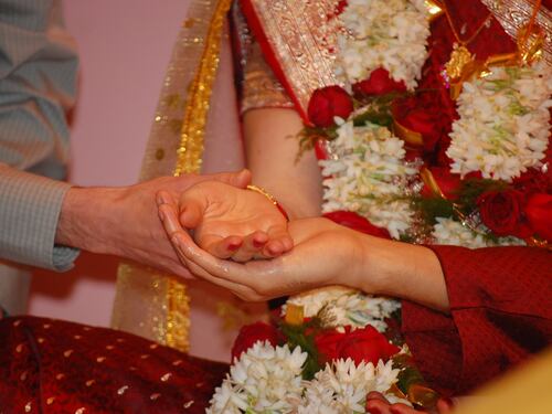 Sposa molla marito sull'altare: "Non sa la tabellina del 2"