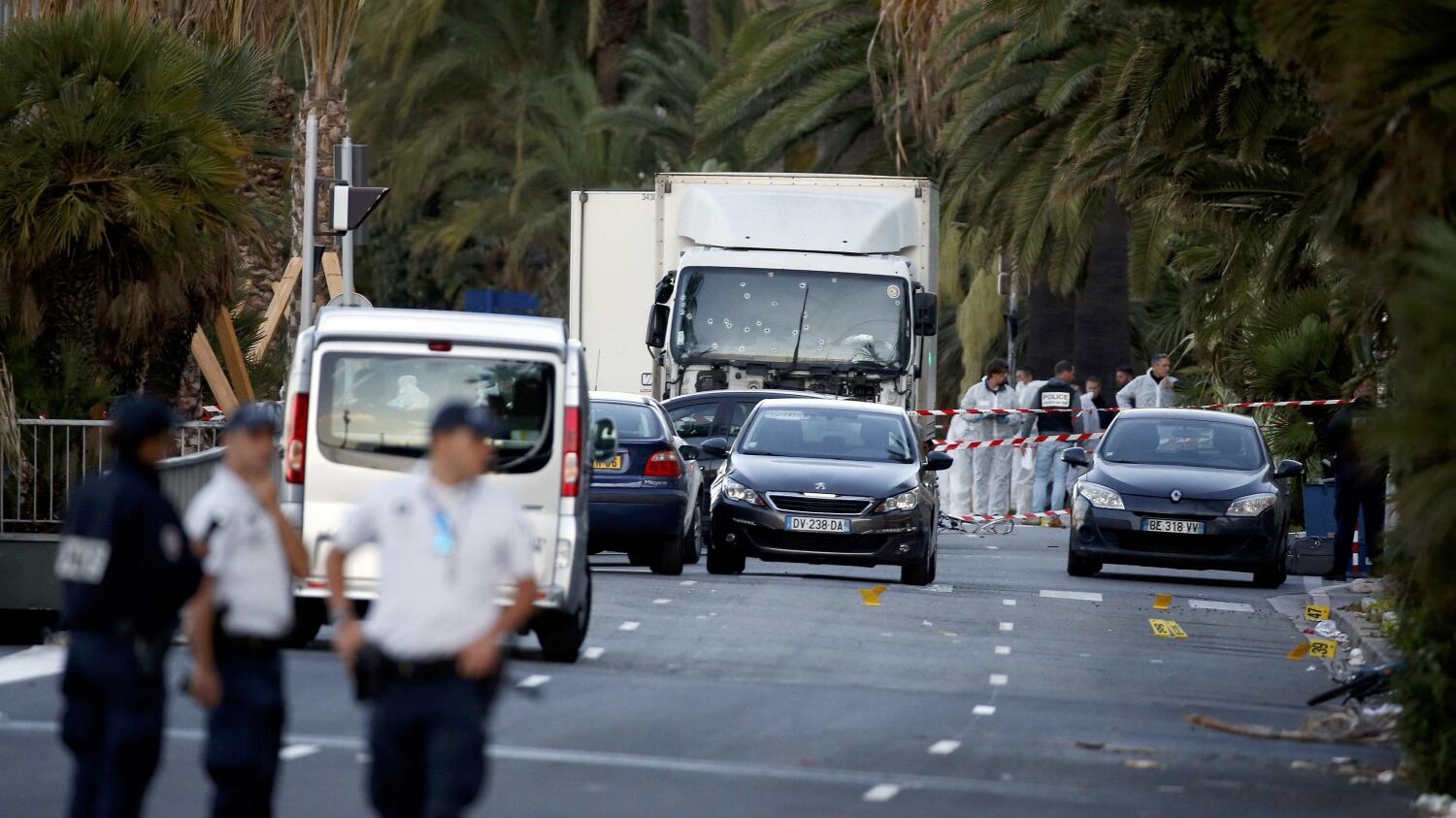 Nizza, terrorista fermato poco prima dalla polizia: "Consegno i gelati"