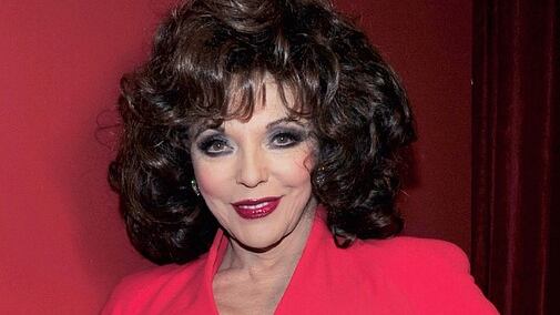 Joan Collins odia il denim: "Basta coi jeans"