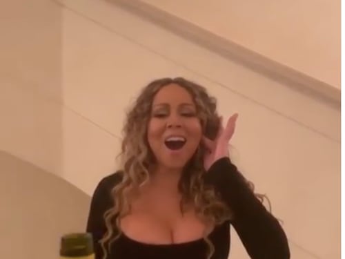 Mariah Carey per la #bottlecapchallenge fa saltare un tappo con la voce