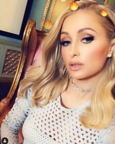 Paris Hilton sexy con Kim Kardashian per il compleanno 9