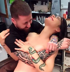 Naike Rivelli hot per le feste 26