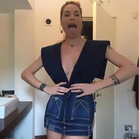 Elenoire Casalegno, topless bollente in spiaggia 26