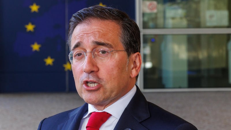 Ceuta, il ministro spagnolo tace sul Marocco per la crisi migratoria e attacca l’Italia: “Non all’altezza della situazione sui migranti”