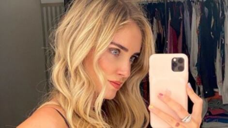 Vergognoso insulto alla Ferragni che posta la foto in dolce attesa