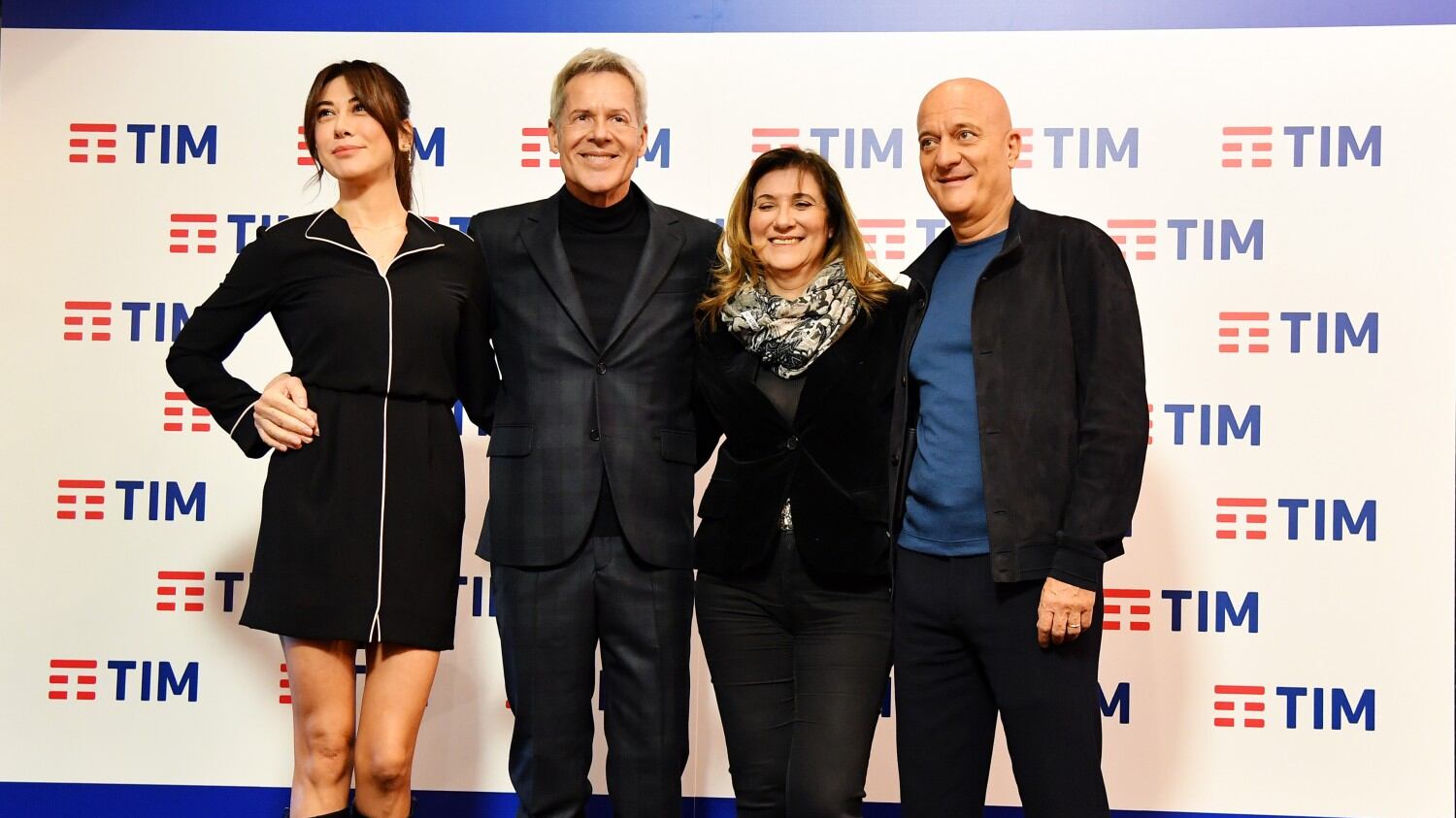 Sanremo, al via la 69esima edizione del Festival. Bisio: "Non parlerò di migranti"