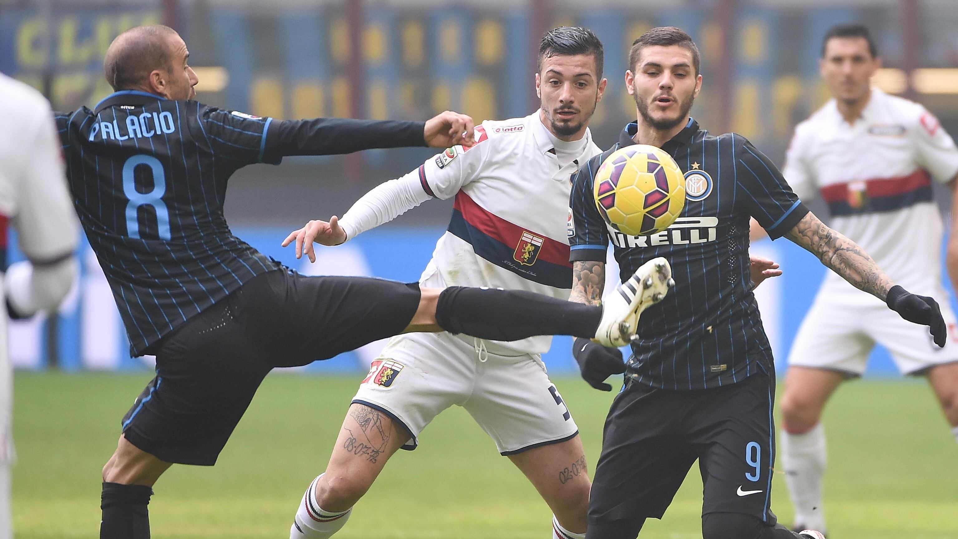L'Inter piega il Genoa. Derby di Roma 2-2