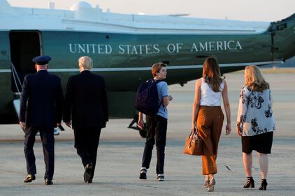 Usa, Melania e Barron Trump si trasferiscono alla Casa Bianca 6