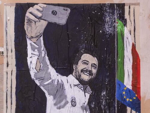 Salvini come Mussolini, a Roma il writer Tvboy colpisce ancora