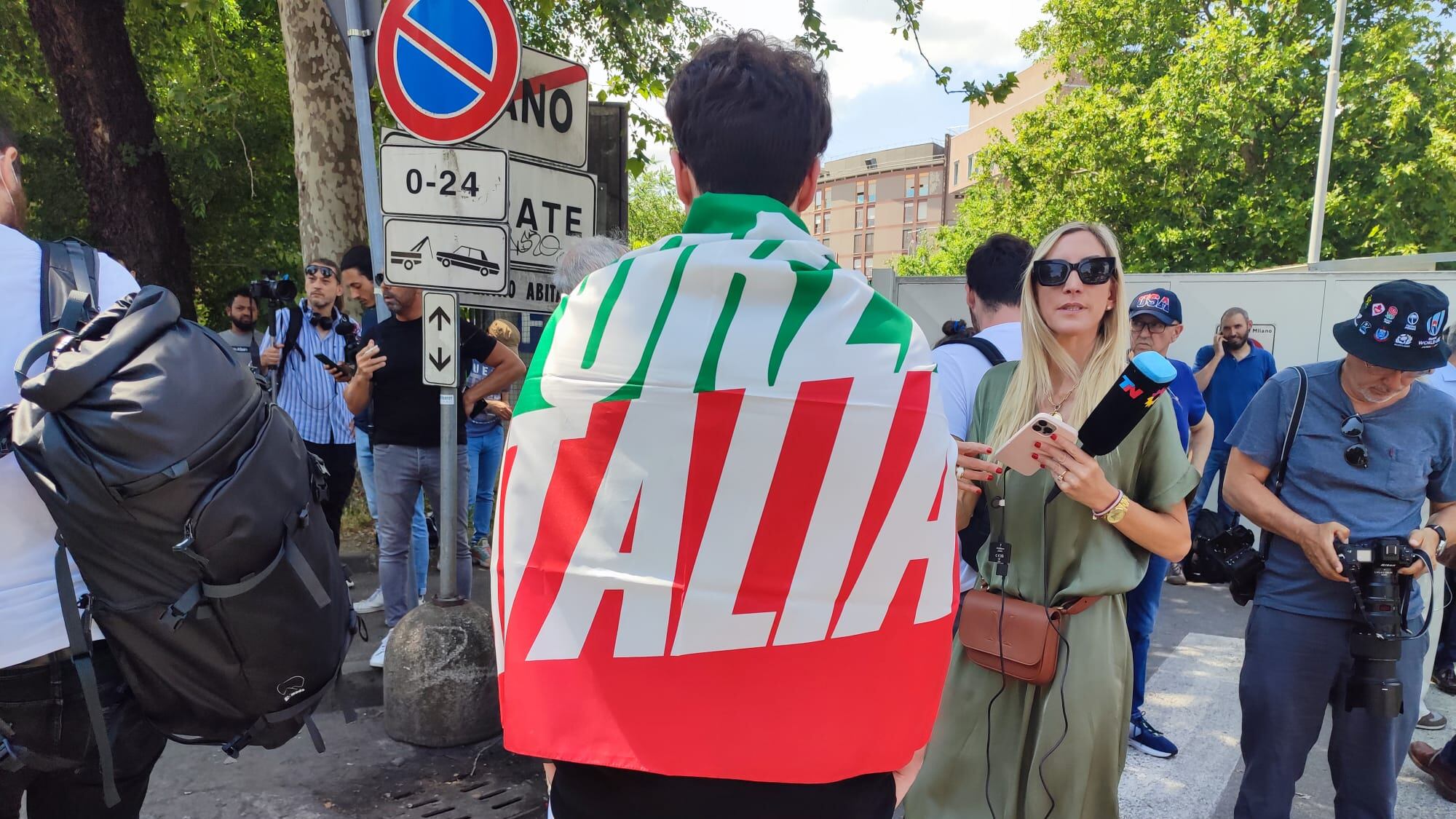 Una giornata di silenzio. Per i funerali di Stato maxischermo in Duomo