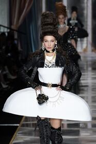 Bella Hadid, le immagini dalle passerelle 11