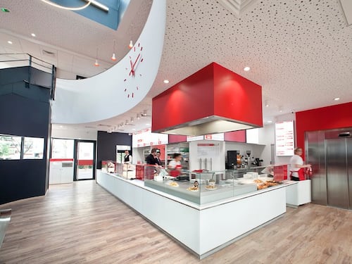 Il locale dello chef-mito diventa un McDonald's. Lione va alla guerra: "Il comune fermi i lavori"