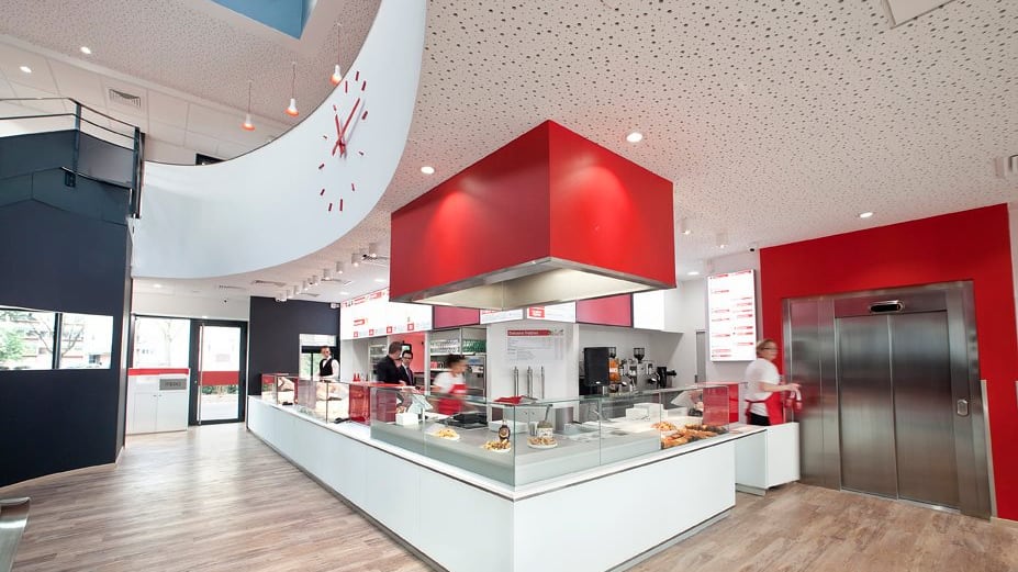Il locale dello chef-mito diventa un McDonald's. Lione va alla guerra: "Il comune fermi i lavori"