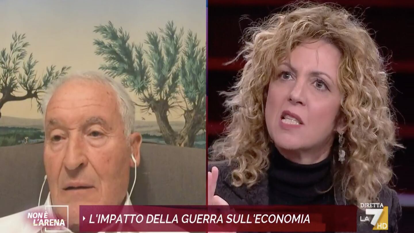 "Faceva la cameriera?", "Mi fa schifo": caos in studio