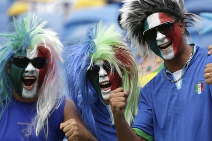 Tifosi (vip e non) sugli spalti  1