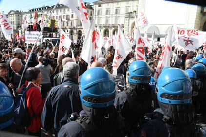 Torino, scontri tra polizia e No Tav 8