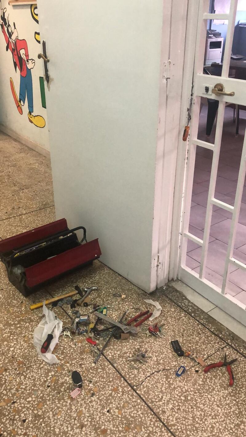 Scuola vandalizzata a Napoli 3