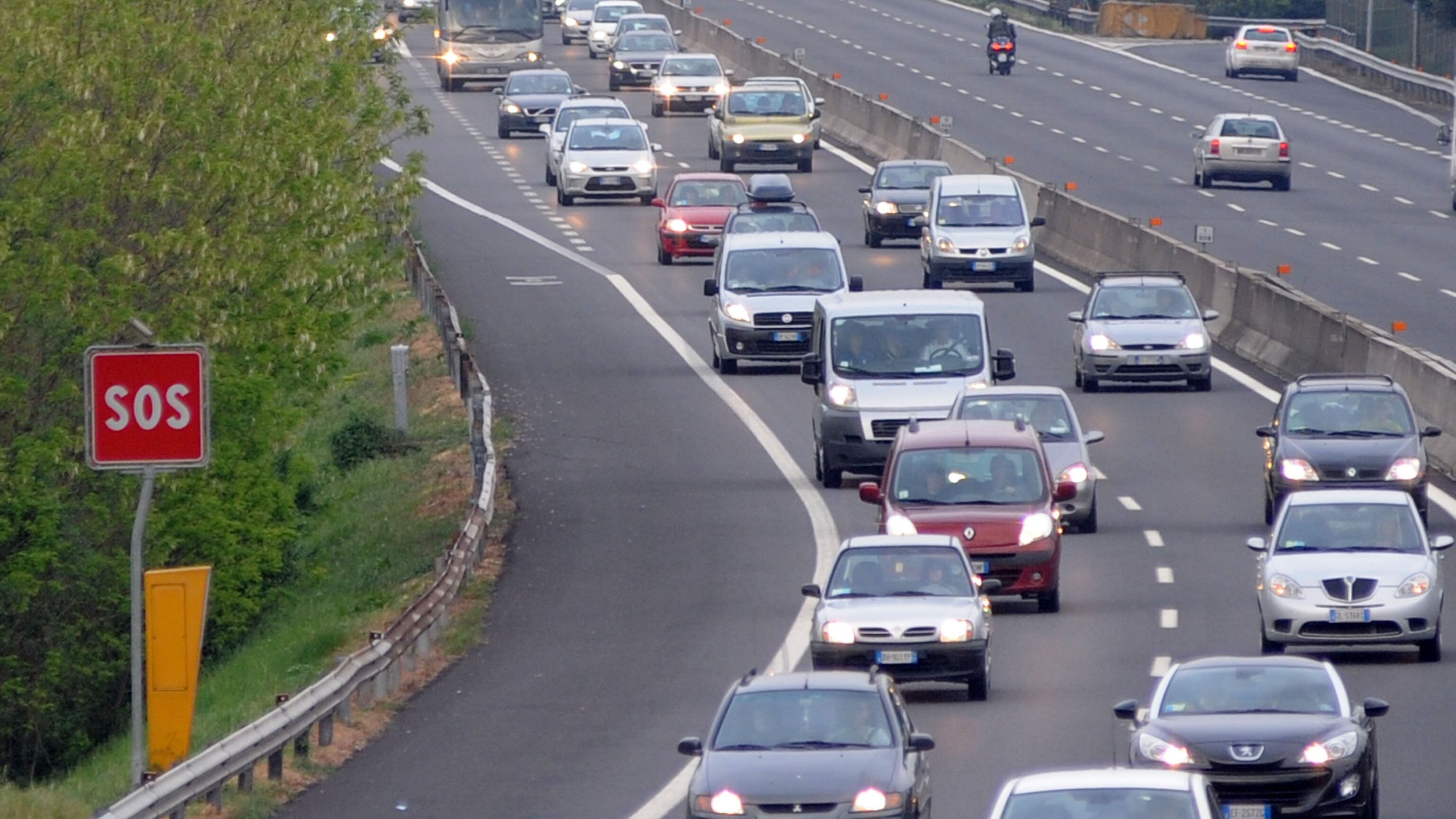 Ecco le partenze intelligenti: il calendario dei bollini rossi delle autostrade ad agosto