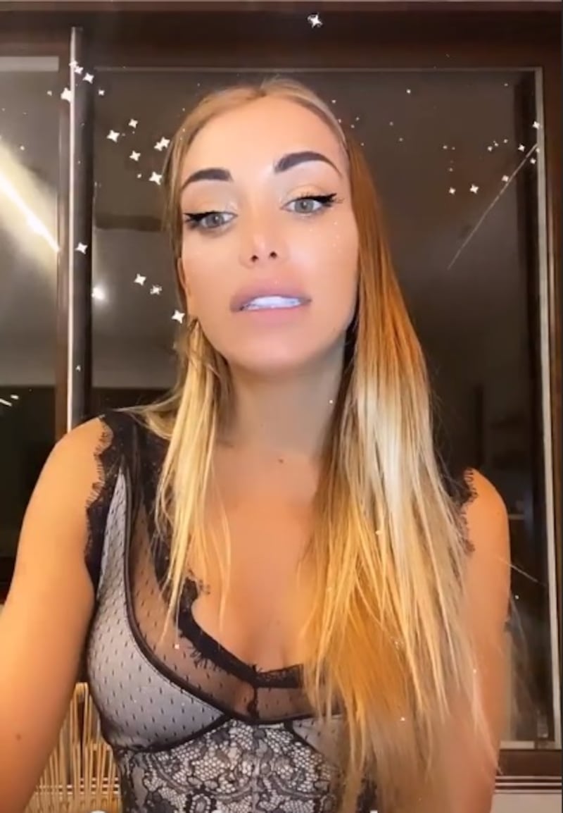 Elisa De Panicis, amore bollente in Messico 6