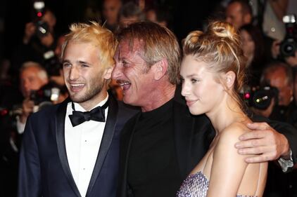 La figlia di Sean Penn gli ruba la scena a Cannes 9