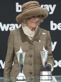 Camilla Parker Bowles, dottorato honoris causa 3