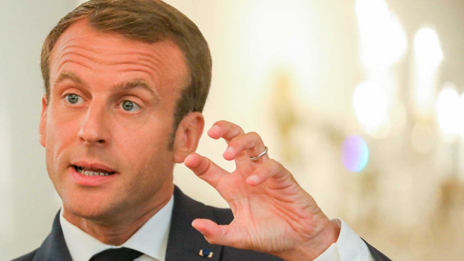 Macron, deficit al 2,8%. E Di Maio ci prova: "Facciamolo anche noi"