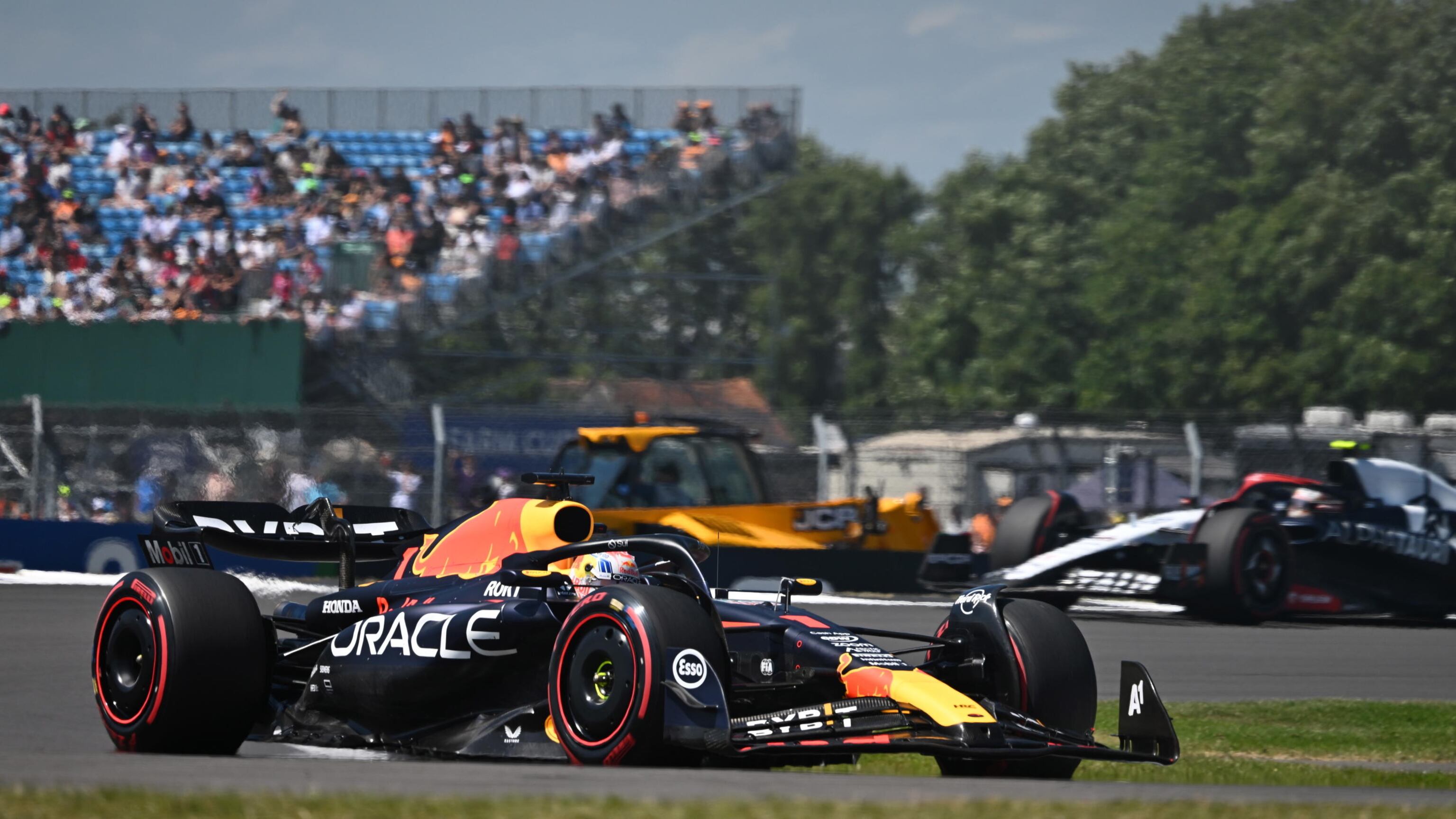 Formula Uno, dominio Verstappen. Nelle seconde prove libere secondo Sainz, problemi per Leclerc