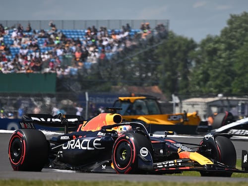 Formula Uno, dominio Verstappen. Nelle seconde prove libere secondo Sainz, problemi per Leclerc