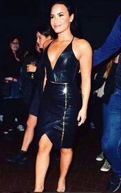Demi Lovato tutta nuda senza Photoshop 13