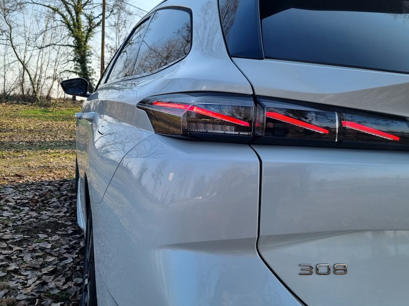Peugeot 308 SW, guarda le foto 16