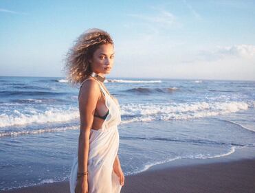 Rose Bertram, la modella belga solare e sensuale 37