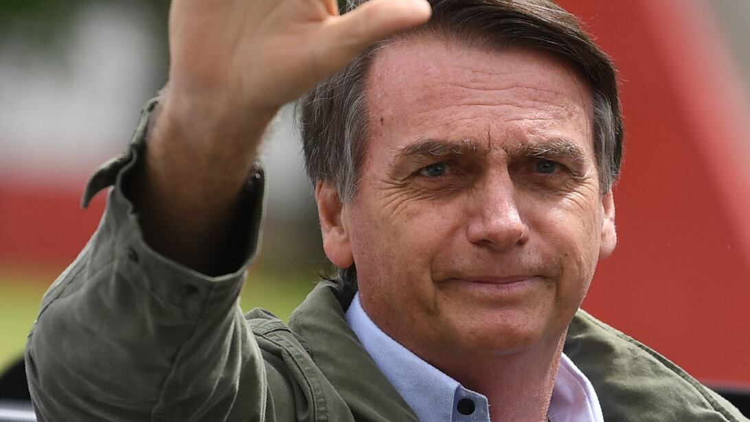 Brasile, Bolsonaro: "Via la spazzatura marxista dalle scuole"